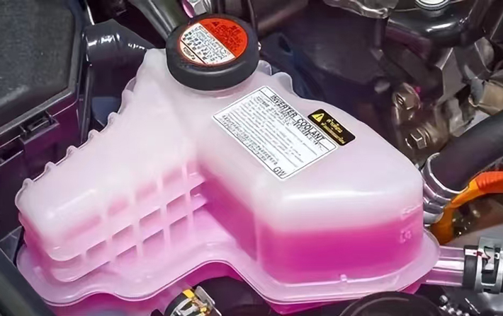 Coolant Reservoir Level Surging? Beware of Air Pockets in Your Cooling System.